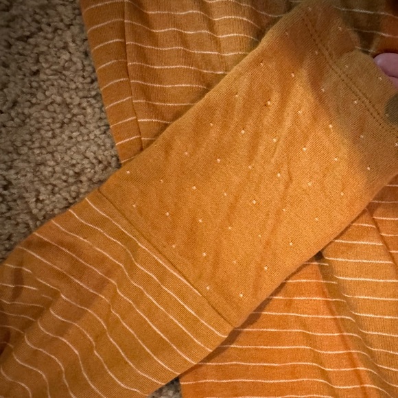 Woman’s Columbia Cowll Neck Top - Picture 11 of 11